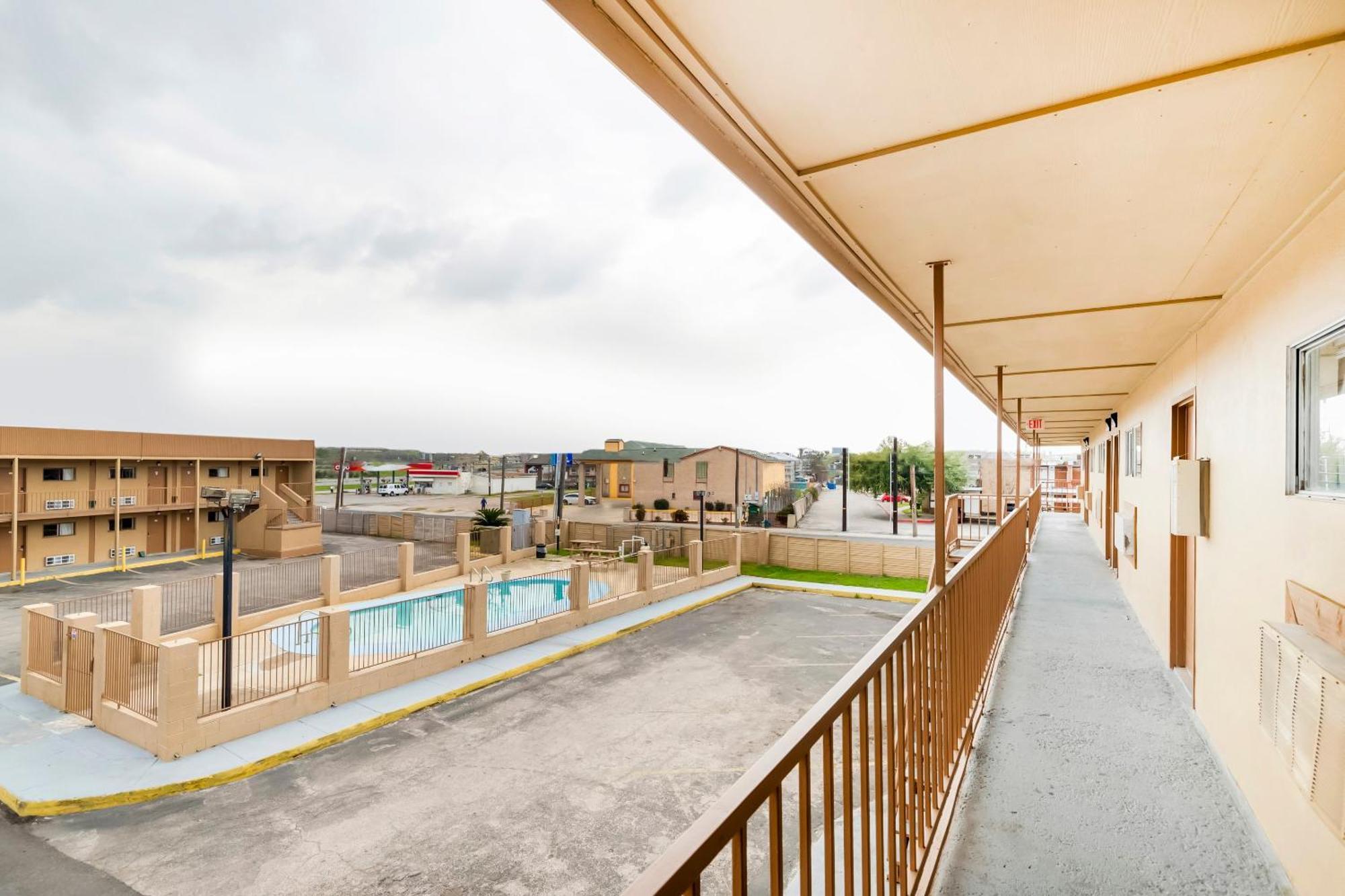 Oyo Hotel San Antonio Lackland Afb Seaworld Hwy 90 W Exteriér fotografie