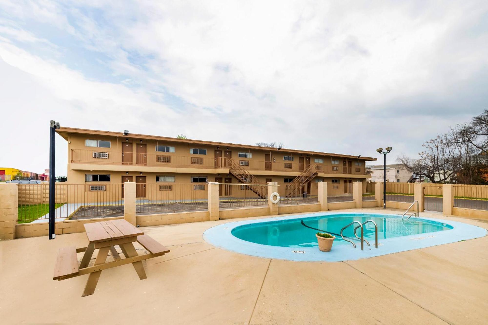 Oyo Hotel San Antonio Lackland Afb Seaworld Hwy 90 W Exteriér fotografie